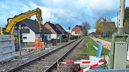 Bauarbeiten finden derzeit an der Bahnstrecke in der Nähe des Hohenzollerischen Landesbahnhofs statt. Foto: Stopper