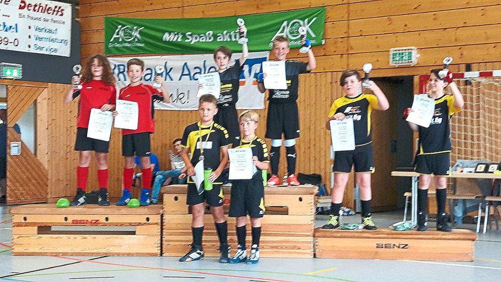 Einen sensationellen Turniersieg erzielten Yannik Flaig und Fabian Rapp (oben, von links) beim ersten Schüler-B Turnier in Hofen. Foto: Frei