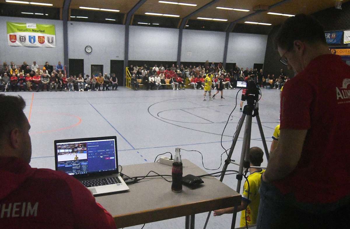 Gefilmt wird schon seit Langem, seit Ende November werden die Heimspiele des Handball-Oberligisten TuS Altenheim auch live im Internet übertragen. Foto: Künstle