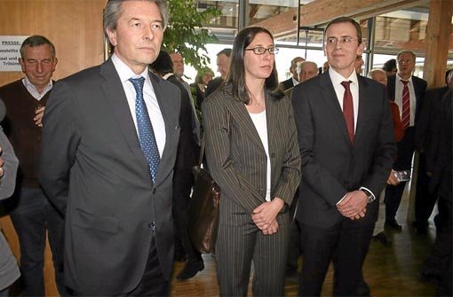Sven Hinterseh (rechts), mit seiner Frau Christine, ist Nachfolger von Karl Heim (links). Foto: Schück