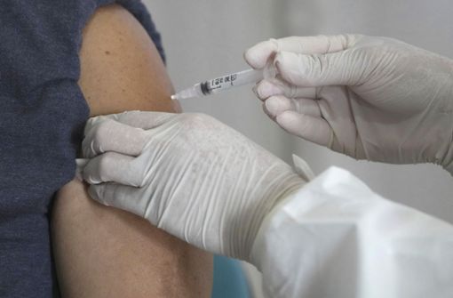 Noch immer seien laut Experten viele besonders gefährdete Personen nicht geimpft. Foto: dpa/Tatan Syuflana