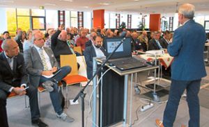 Rund 50 Teilnehmer kamen zur Veranstaltung der Windkraftgegner in Schömberg.  Foto: Schneider