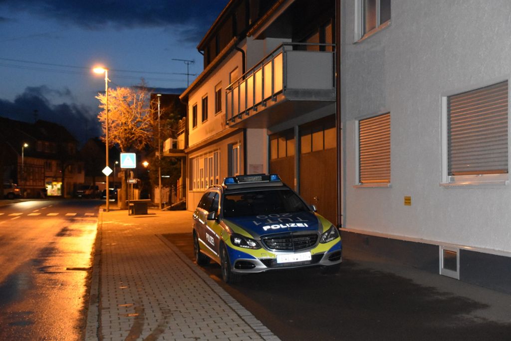 Ein 48-jähriger Mann soll in Winterlingen am Ostersonntag seine 41-jährige Frau erschossen haben.