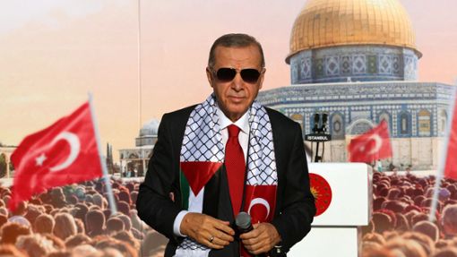Präsident Recep Tayyip Erdogan polemisiert auf einer pro-palästinensischen Demonstration in Istanbul gegen Israel. Foto: AFP/HANDOUT