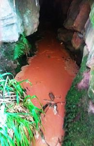 Das Wasser der Spülbohrung auf der Hutneck fließt in eine für Trinkwasser genutzte Quelle.Foto: Kopp Foto: Schwarzwälder Bote