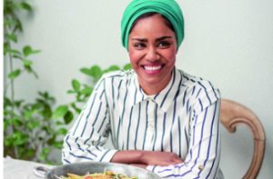 Nadiya Hussain ist eine Köchin, wie wir sie gerade jetzt unbedingt brauchen. Eben ist ihr Kochbuch „Time to Eat“ (Ars Vivendi) auf Deutsch erschienen. Weiter Bilder von Hussain und ihren Kreationen  sehen Sie in unserer Bildergalerie. Foto: © Chris Terry 2018/Chris Terry