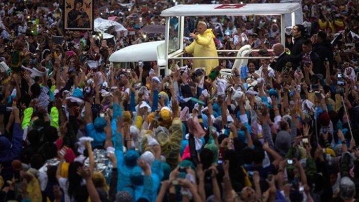 Papst feiert Weltrekord-Messe