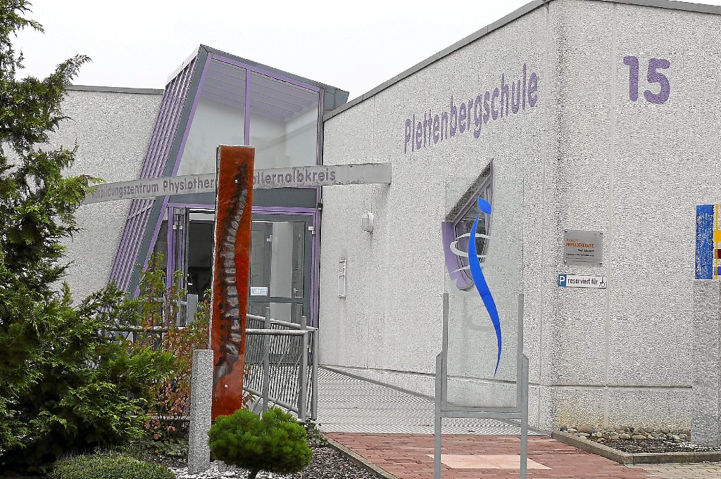 Die Plettenbergschule ist das einzige Ausbildungszentrum für Physiotherapie im Zollernalbkreis. Bei der schriftlichen Prüfung soll es dort zu Unregelmäßigkeiten gekommen sein.  Foto: Schnurr