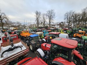 Traktoren in Geislingen am Montagnachmittag   Foto: Marschal