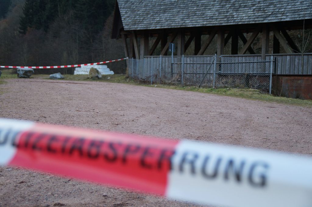 Schock nach Bluttat: Zwischen Schramberg und Schiltach hat ein 23-jähriger Mann am Sonntag eine Joggerin angegriffen und schwer verletzt. Gegen ihn wird wegen versuchten Mordes ermittelt. Zum Artikel