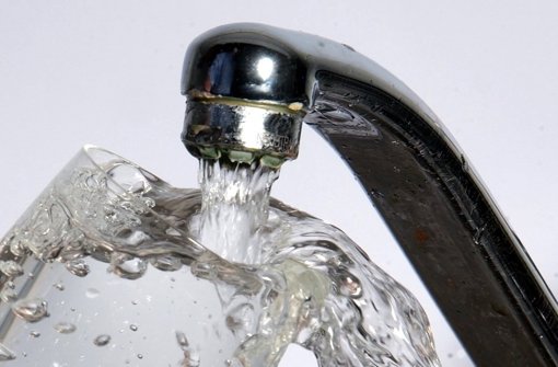 Wasser kostet Haushalten in Stuttgart von August an 20 Cent mehr. Foto: dpa-Zentralbild