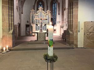 Auch in der Effringer Kirche brennen Kerzen als Lichter der Hoffnung  in dieser Zeit der körperlichen Trennung.Foto: Sinner Foto: Schwarzwälder Bote