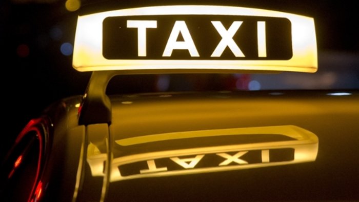 13. September: Taxifahrer flüchtet nach Unfall