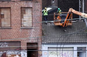 In Charleroi haben die Abrissarbeiten begonnen. Foto: AFP/KENZO TRIBOUILLARD