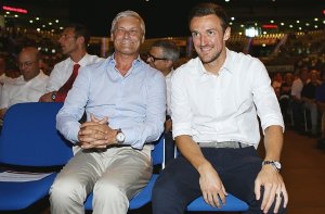 VfB-Trainer Armin Veh und sein Kapitän Christian Gentner (rechts) Foto: Pressefoto Baumann