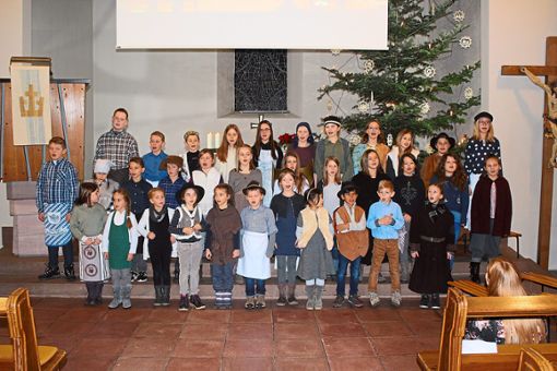 34 Mini-Musical-Singers führten in der  Johanneskirche  das Singspiel Das erste Weihnachtswunder auf. Foto: Köncke Foto: Schwarzwälder Bote