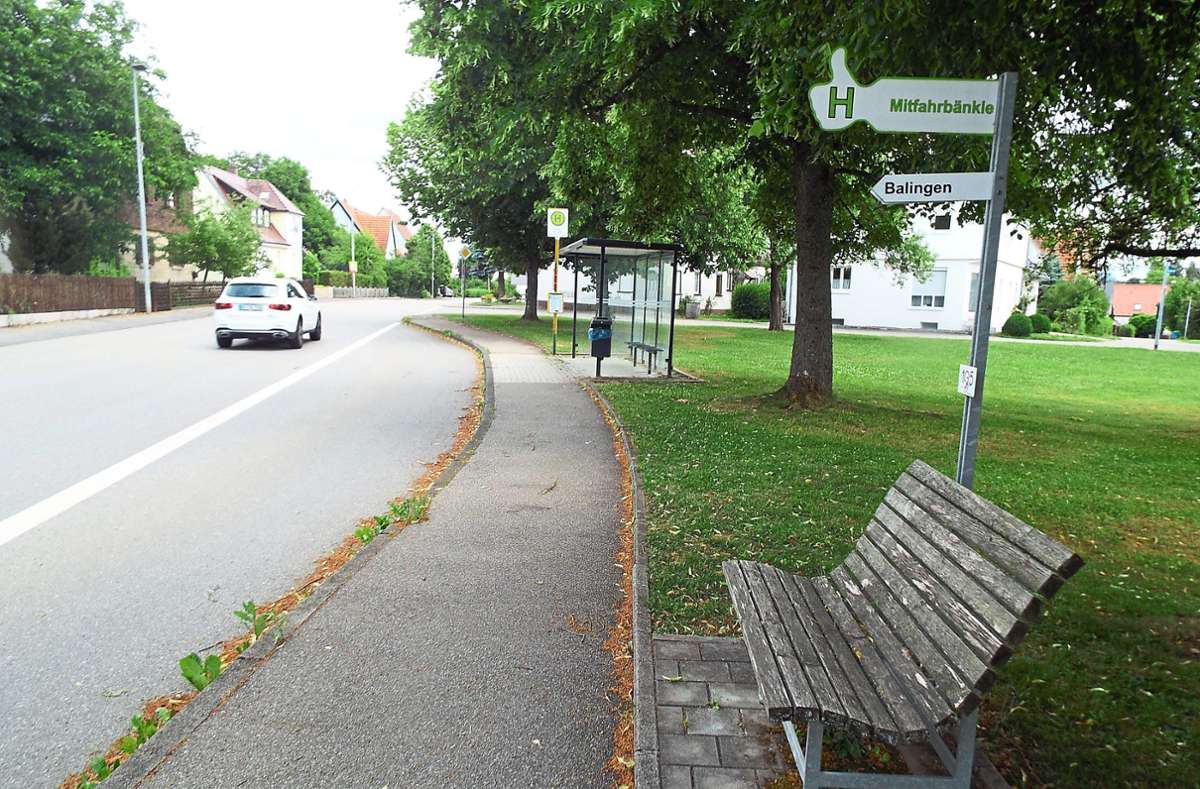 Die Bushaltestellen am Binsdorfer Stadtplatz gehören zu den fünf Haltepunkten im Geislinger Stadtgebiet, die in nächster Zeit noch barrierefrei umgebaut werden. Weitere elf sind später dran. Foto: Schnurr