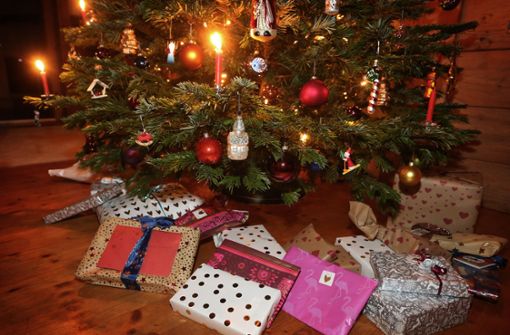 Die Budgetplanung für die Weihnachtsgeschenke läuft. Foto: dpa/Karl-Josef Hildenbrand