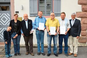 Verdiente Mitglieder der Herzsportgruppe erhielten Ehrungen von Bürgermeisterin Grassi (links) und dem Vorsitzenden Klaus Gebauer (rechts). Foto: Wagner Foto: Schwarzwälder Bote