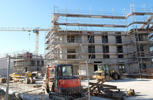 Baustelle in Scharnhausen – Deutschland braucht dringend mehr Wohnungen, doch die Immobilienbranche tut sich schwer. Foto: dpa/Bernd Weißbrod