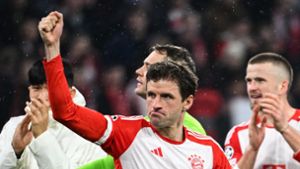 Der FC Bayern München um Führungsspieler Thomas Müller (M.) erreichte das Viertelfinale der Champions League. Foto: Sven Hoppe/dpa