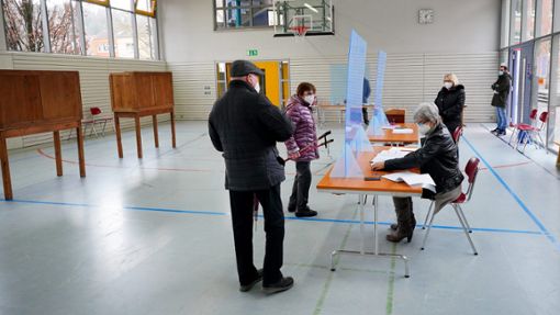 Beim Wählen mussten genau vorgegebene Abläufe eingehalten werden.Foto: Morlok Foto: Schwarzwälder Bote