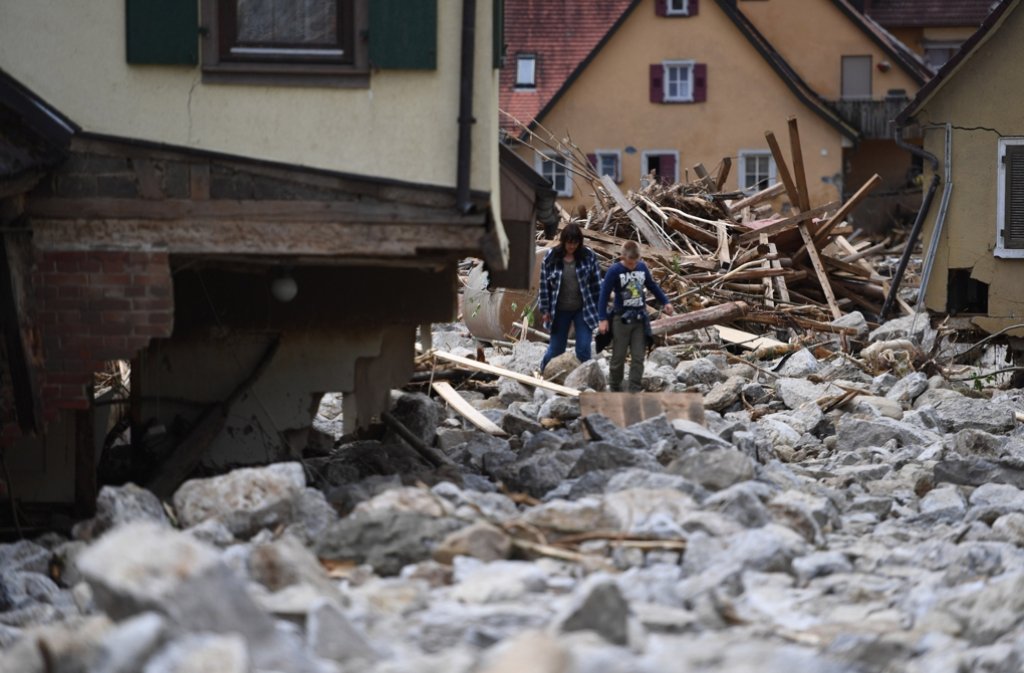 Aufräumarbeiten im zerstörten Braunsbach. Foto: dpa