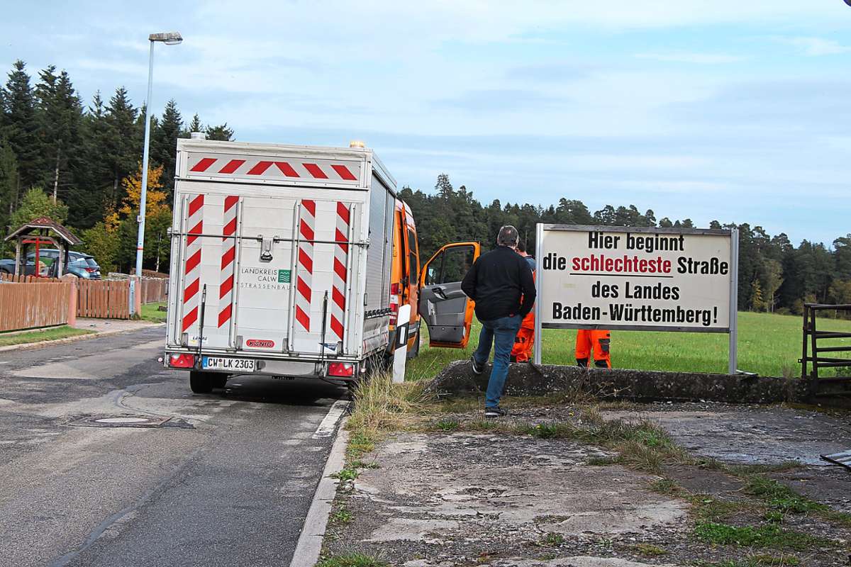 Die Straßenmeisterei wollte das Schild in Neuweiler-Hofstett kurzerhand abmontieren. Foto: Buck