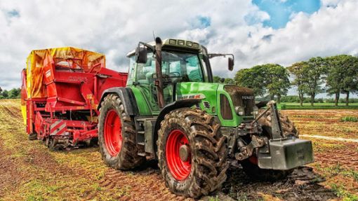 Für die Landwirte fallen die Steuervergütungen für Diesel weg. Foto: David Mark – pixabay