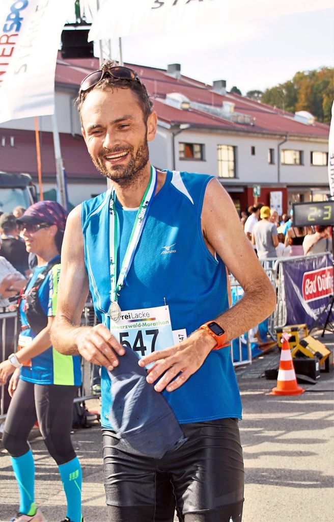 Marathonsieger Marius Stang läuft   mit der Startnummer 547