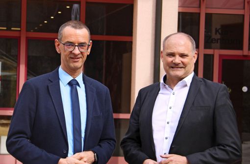 Stefan Teufel (rechts) war zum Antrittsbesuch bei Bürgermeister Jürgen Leichtle. Foto: Hezel