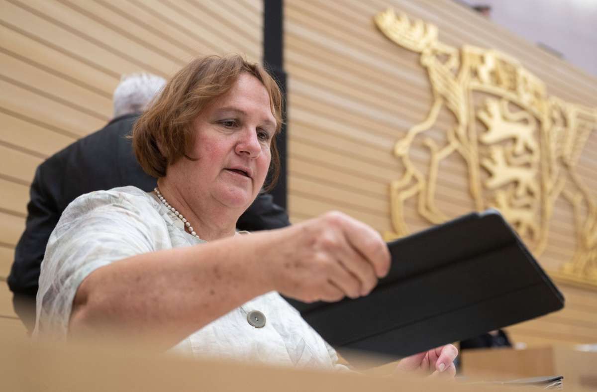 Theresa Schopper setzte sich im Landtag gegen die Vorwürfe der Opposition zur Wehr. Foto: dpa/Marijan Murat