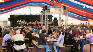 Beim Volksfest in Schonach wird kräftig gefeiert