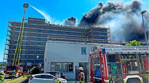 Das Foto zeigt den Brand des Gebäudes von Bentley im Mai 2023, das für einen Großeinsatz der Feuerwehr sorgte. Foto: Stopper