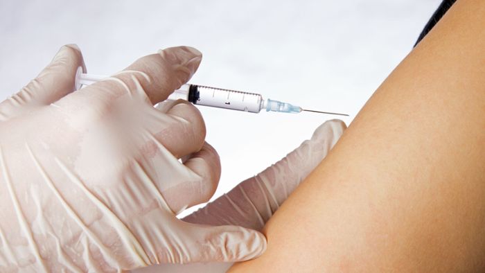 Erste Verhandlung wegen Impfschaden – Kläger fordert 150.000 Euro