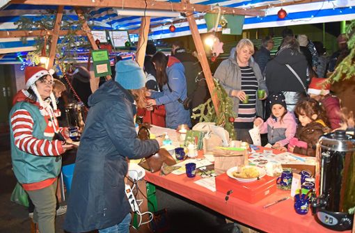 Auf dem Altoberndorfer Weihnachtsmarkt herrscht reichlich Trubel. Foto: Wagner
