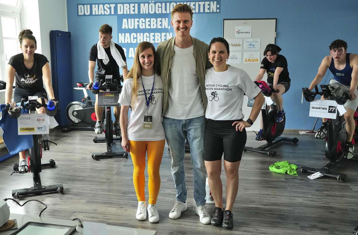 While the team riders sweat, Verena Motteler, Michael König and instructor Veronica Müller are happy about the commitment of the athletes.  Photo: Morlok