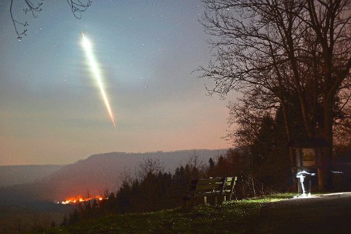 Bei dem Lichtball von Sonntagabend handelt es sich offenbar um einen Meteor. (Symbolfoto) Foto: dpa