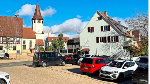 In Oberjettingen, wie hier beim Parkplatz bei der ehemaligen Volksbank, und in Unterjettingen sollen weitere Carsharing- Angebote und E-Ladesäulen geschaffen werden. Foto: Priestersbach