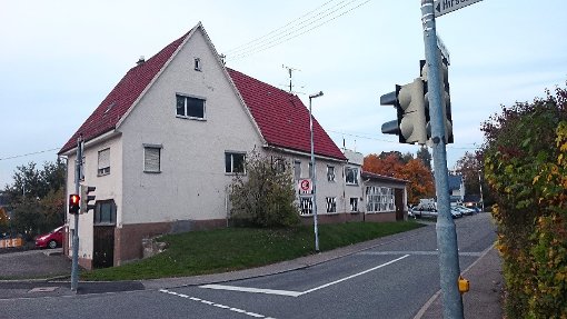 Wird demnächst zum Kauf angeboten: Das alte Haus, in dem bisher der Bauhof des Landkreises untergebracht war.  Foto: Ungureanu Foto: Schwarzwälder-Bote