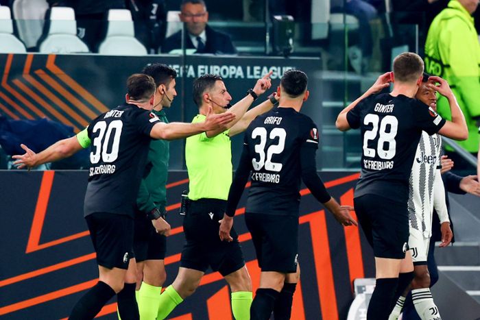 Europa League-Achtelfinale: Nach Gänsehaut-Abend in Turin: SC Freiburg hofft noch auf Sensation