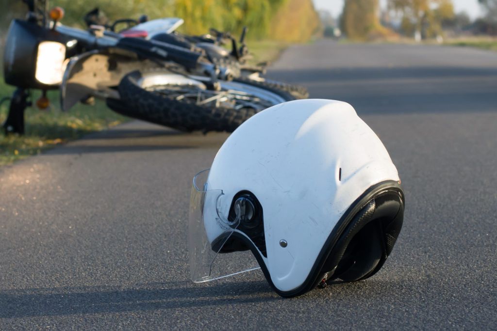 Ohne Führerschein und Kennzeichen: Motorradfahrer verletzt sich bei Unfall in Nagold schwer