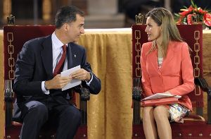 Kronprinz Felipe und seine Frau Letizia waren am Mittwoch das erste Mal nach Juan Carlos Ankündigung wieder in der Öffentlichkeit zu sehen. Foto: dpa