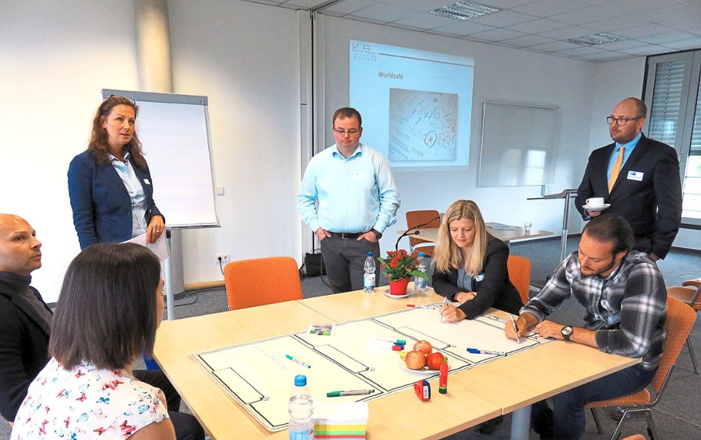 Gruppenarbeit in der IHK-Geschäftsstelle in Nagold, moderiert von Karin Bacher (Vierte von  links).  Foto: IHK Foto: Schwarzwälder Bote
