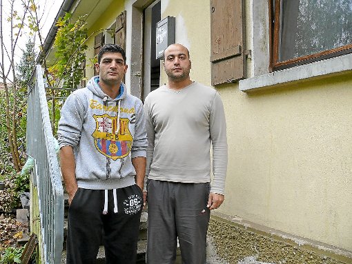 Mohamed Esar und Youssef Damar leben derzeit in der Asylunterkunft in Frommern. Dort haben sie keine Möglichkeit, einen Sprachkurs zu besuchen.  Foto: Fechter