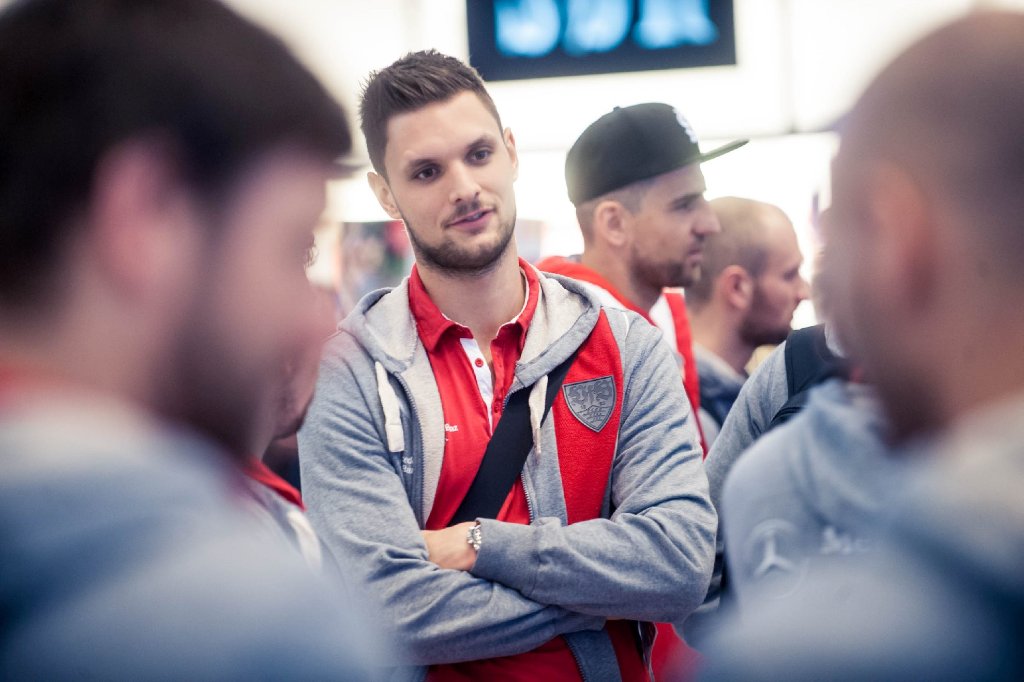 Flughafen Stuttgart: VfB-Profis stecken im Streik fest