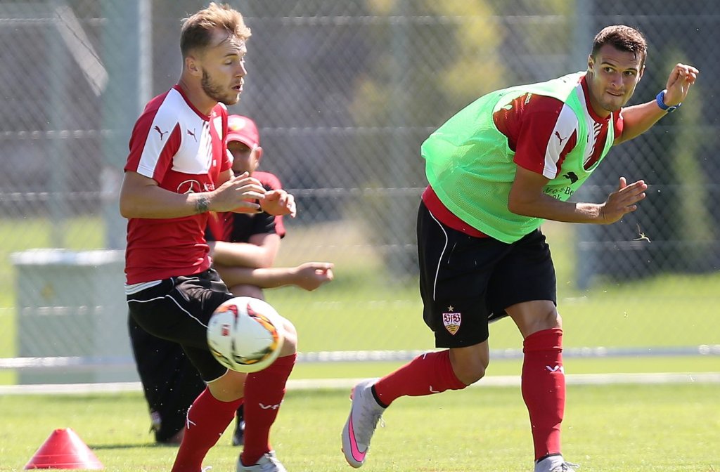Alexandru Maxim (links) und Philip Heise beim Training des VfB Stuttgart in St. Gallen.
