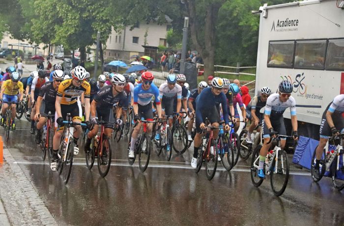 Etappe des Interstuhl Cups: Radfahrer geben im Deißlinger Regen alles