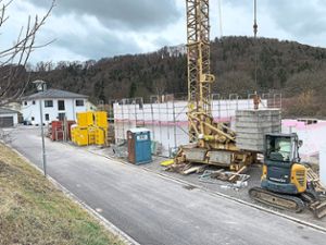 Es wird gebaut in Bad Imnau, so wie hier hier in der Unteren Schulstraße. Das freut den Ortschaftsrat. Foto: Haid Foto: Schwarzwälder Bote