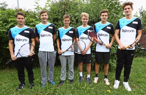 Die Tennis-Junioren des TC Gerlingen präsentieren stolz ihre neuen Trikots Foto:  